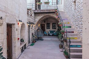 Tafana Cave & Stone Lodge