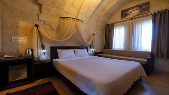 Tafana Cave & Stone Lodge