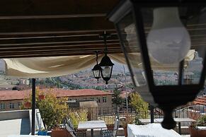 Tafana Cave & Stone Lodge