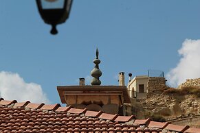 Tafana Cave & Stone Lodge