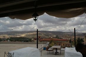 Tafana Cave & Stone Lodge