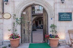 Tafana Cave & Stone Lodge