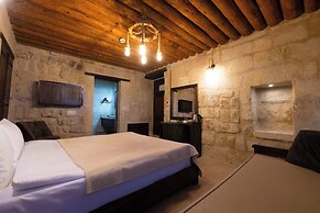 Tafana Cave & Stone Lodge