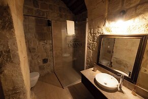 Tafana Cave & Stone Lodge