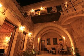 Tafana Cave & Stone Lodge