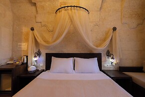 Tafana Cave & Stone Lodge