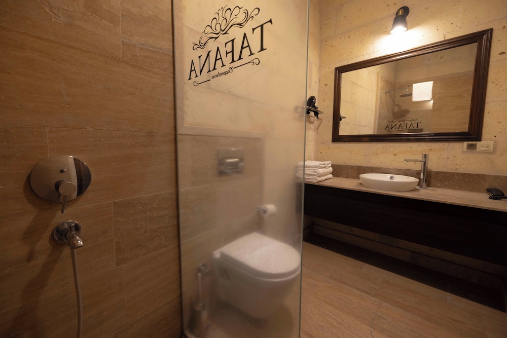 Tafana Cave & Stone Lodge