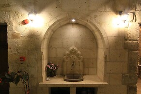 Tafana Cave & Stone Lodge