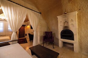 Tafana Cave & Stone Lodge