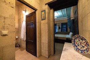 Tafana Cave & Stone Lodge