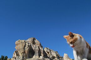 Tafana Cave & Stone Lodge