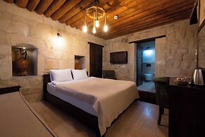 Tafana Cave & Stone Lodge