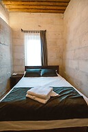 Tafana Cave & Stone Lodge