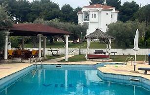 Villa Askamnia and Suites