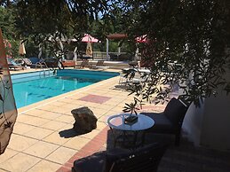 Villa Askamnia and Suites