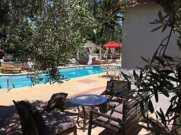 Villa Askamnia and Suites