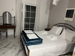 Villa Askamnia and Suites