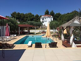 Villa Askamnia and Suites