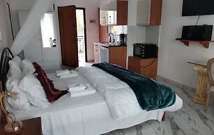 Villa Askamnia and Suites