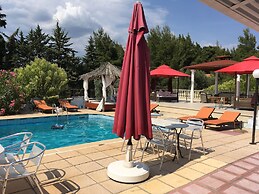 Villa Askamnia and Suites