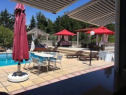 Villa Askamnia and Suites