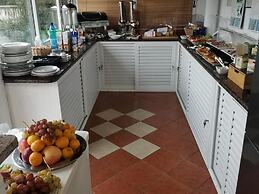 Villa Askamnia and Suites