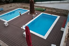 Villa Askamnia and Suites