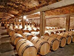 Villa Askamnia and Suites