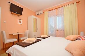 Apartments and Room Zinka