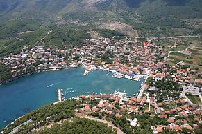 House Stone House in Center