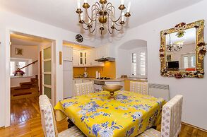 House Stone House in Center