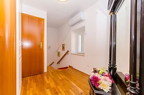 House Stone House in Center