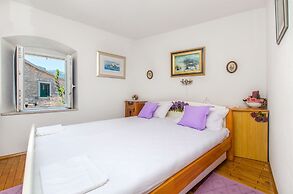 House Stone House in Center