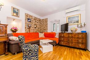 House Stone House in Center