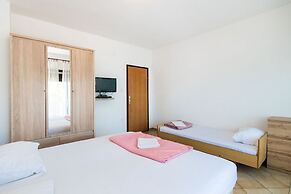 Apartments Crljenko