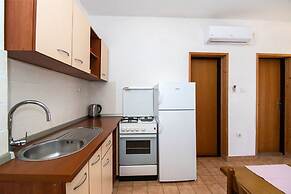 Apartments Crljenko