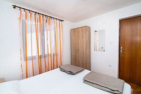 Apartments Crljenko