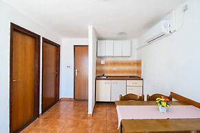 Apartments Crljenko