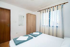 Apartments Crljenko