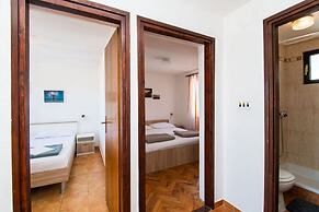 Apartments Crljenko
