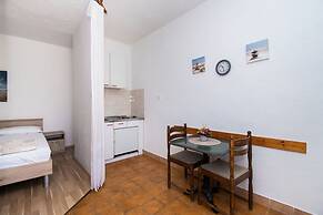 Apartments Crljenko