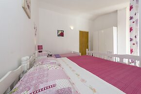 Apartments and Rooms Dragica