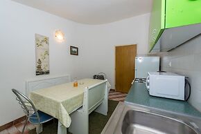 Apartments and Rooms Dragica