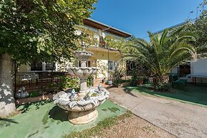 Apartments and Rooms Dragica