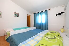 Apartments and Rooms Dragica