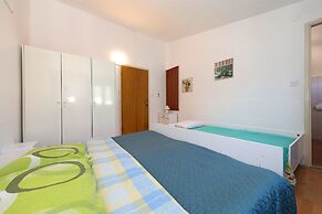 Apartments and Rooms Dragica