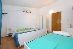 Apartments and Rooms Dragica