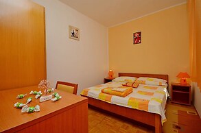 Apartment and Room Ivica