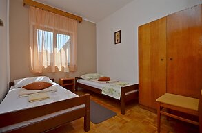 Apartment and Room Ivica