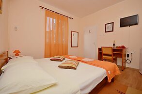 Apartment and Room Ivica